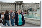 DSC_4097 * Teagan in front of Buckingham Palace