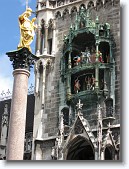 IMG_2001 * The Glockenspiel at Marienplatz