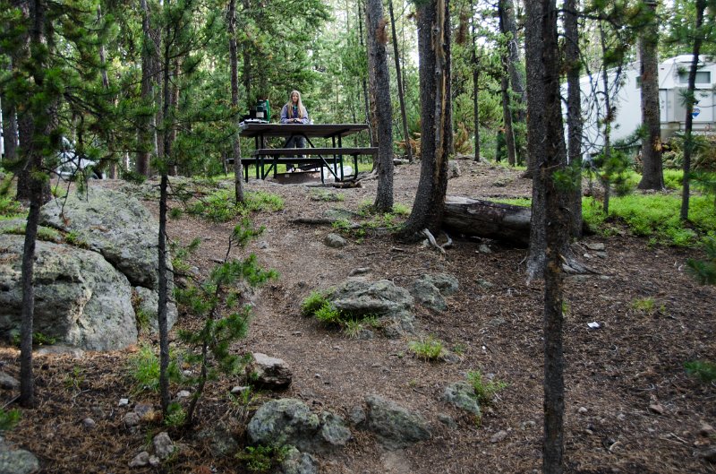 _DSC7508.jpg - We have to climb a little hill to get from our tent the picnic table and car